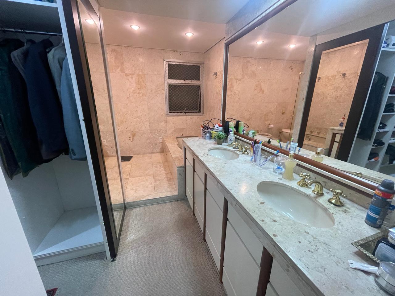 Imagem Apartamento com 4 Quartos à Venda, 224 m²em Centro - Florianópolis