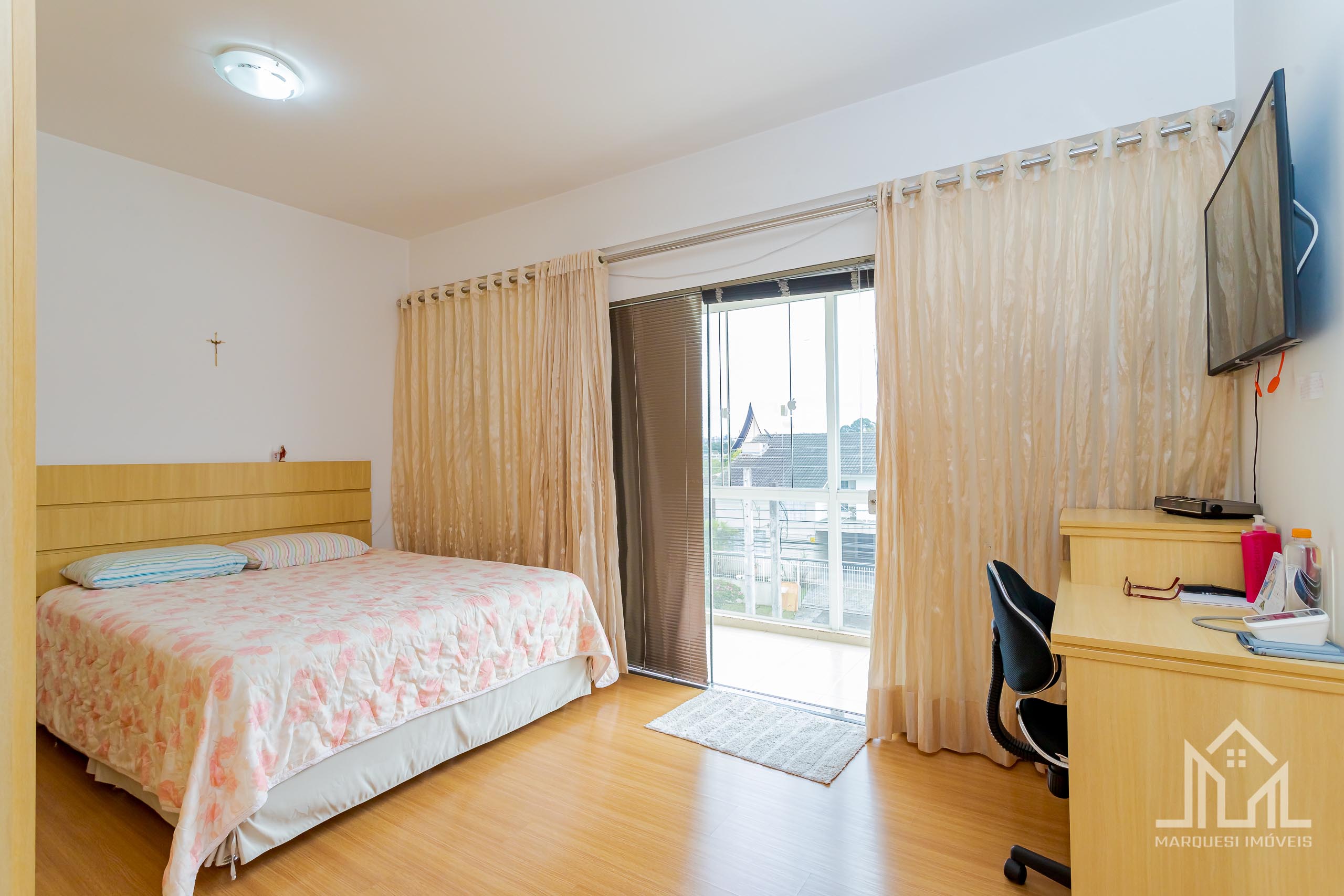 Imagem Casa com 3 Quartos à Venda, 241 m² em Guabirotuba - Curitiba