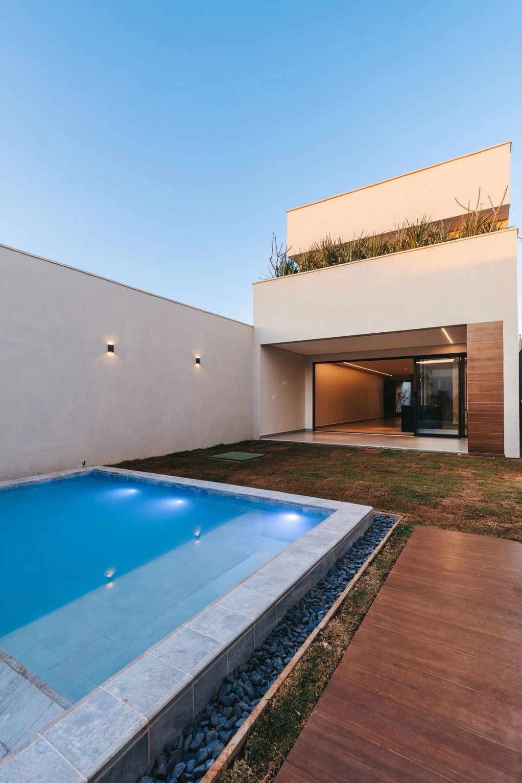 Imagem Sobrado com 3 Quartos à Venda, 217 m² em Jardim América - Goiânia