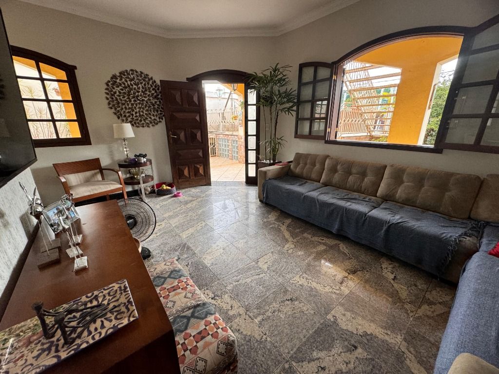 Imagem Casa com 4 Quartos à Venda, 249 m² em Tijuca - Contagem