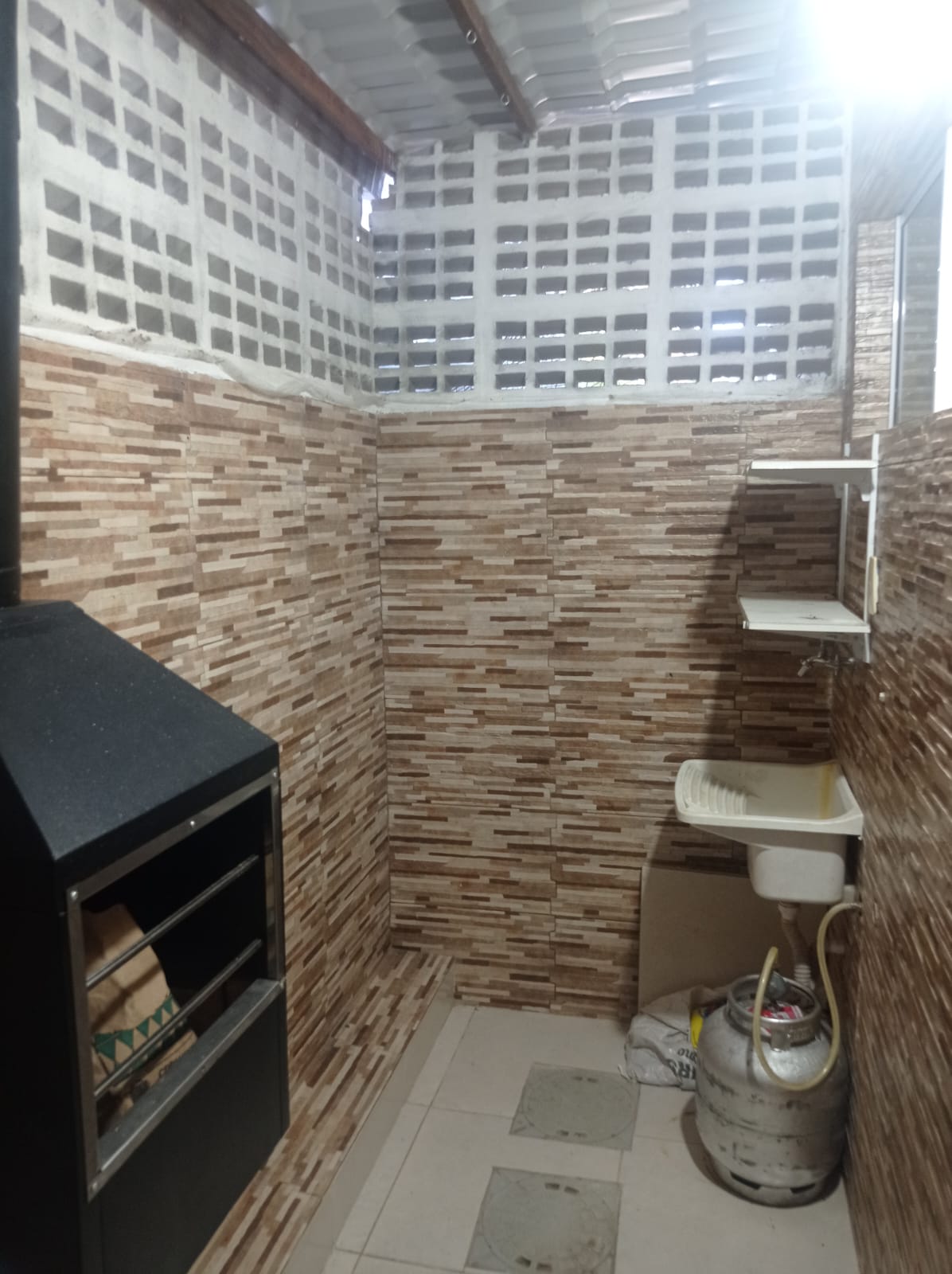 Imagem Casa com 2 Quartos para Alugar, em Vila de Abrantes (Abrantes) - Camaçari