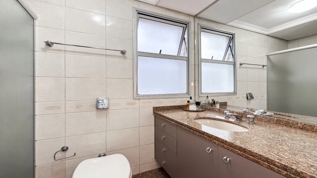 Imagem Apartamento com 3 Quartos à Venda, 137 metros em Água Verde - Curitiba