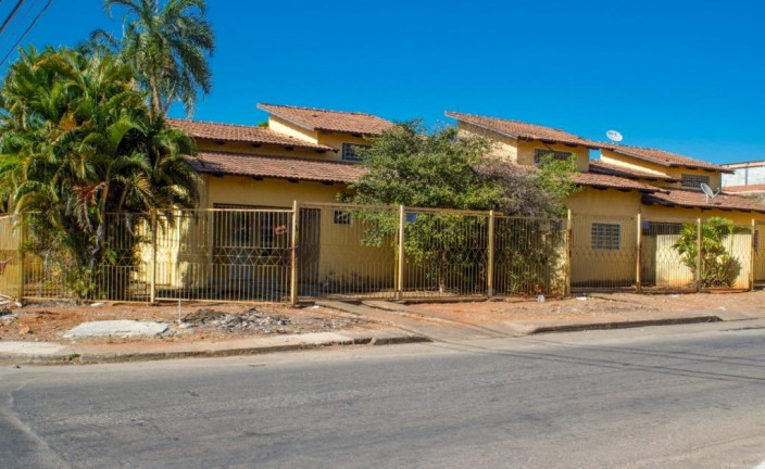 Casa com 6 Quartos à Venda, 272 m²em Setor Garavelo - Aparecida de Goiânia