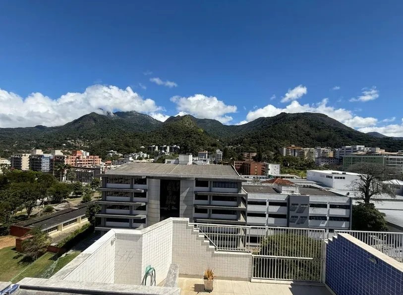 Cobertura com 4 Quartos à Venda, 200 metros em Alto - Teresópolis
