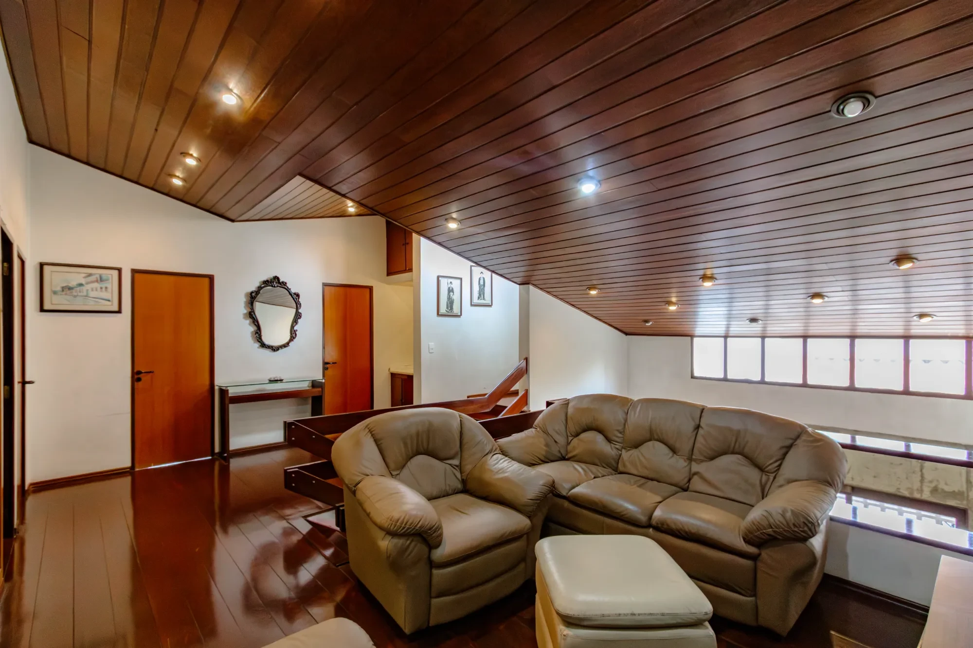 Imagem Sobrado com 4 Quartos para Alugar, 360 m² em Vila Gumercindo - São Paulo