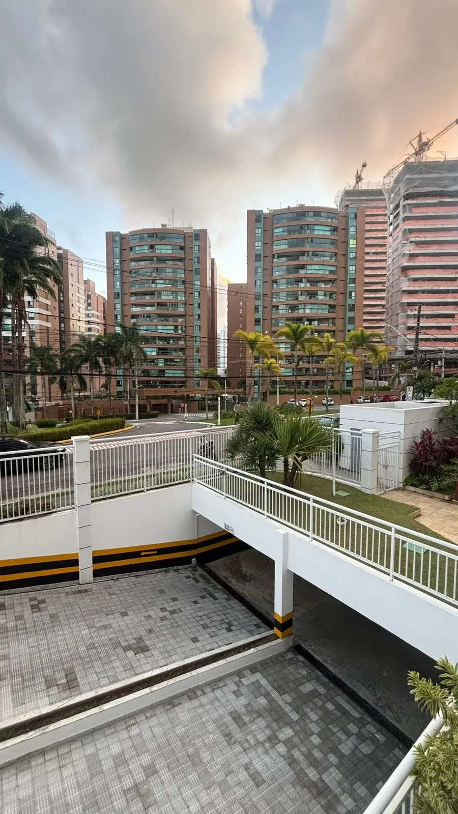 Imagem Apartamento com 4 Quartos à Venda ou Locação, 141 metros em Alphaville I - Salvador