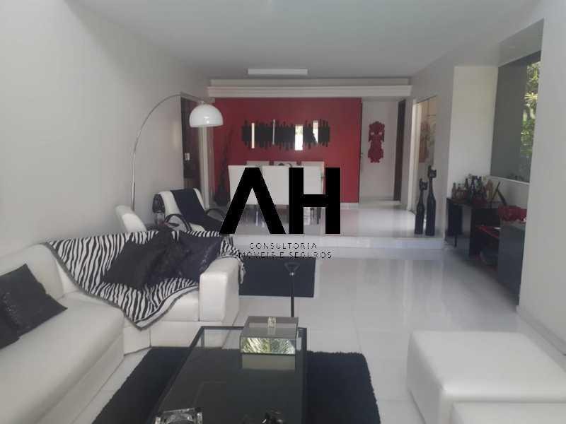 Imagem Casa com 4 Quartos à Venda, 250 m²em Maria Turri - Rio das Ostras