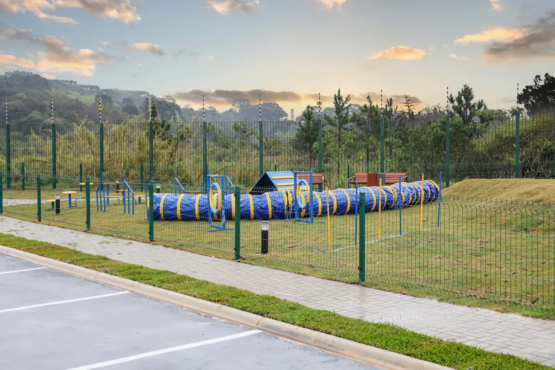 Imagem Terreno em Condomínio à Venda, 144 metros em Santa Cândida - Curitiba