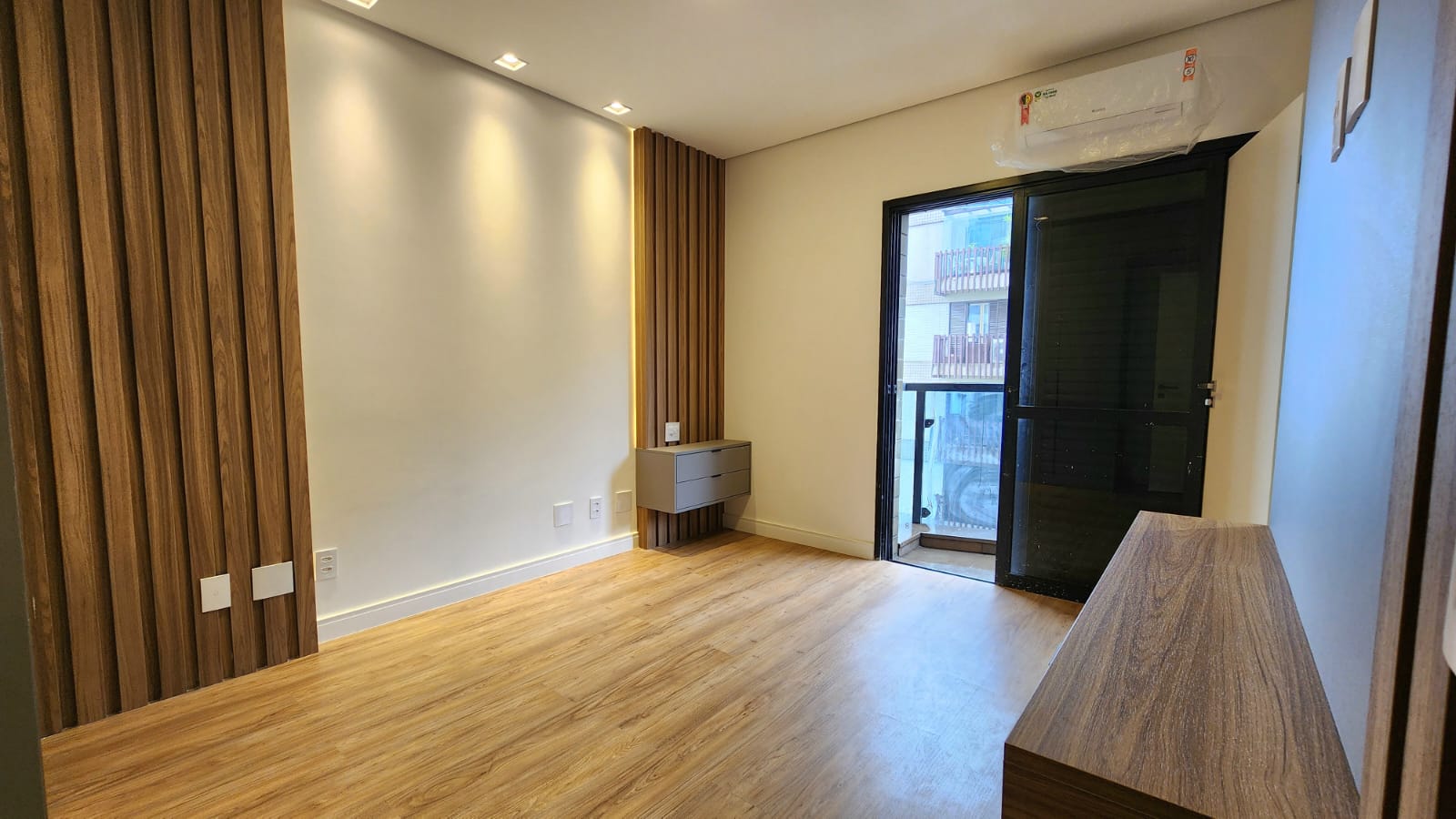 Imagem Apartamento com 4 Quartos à Venda, 251 m²em Pompéia - Santos