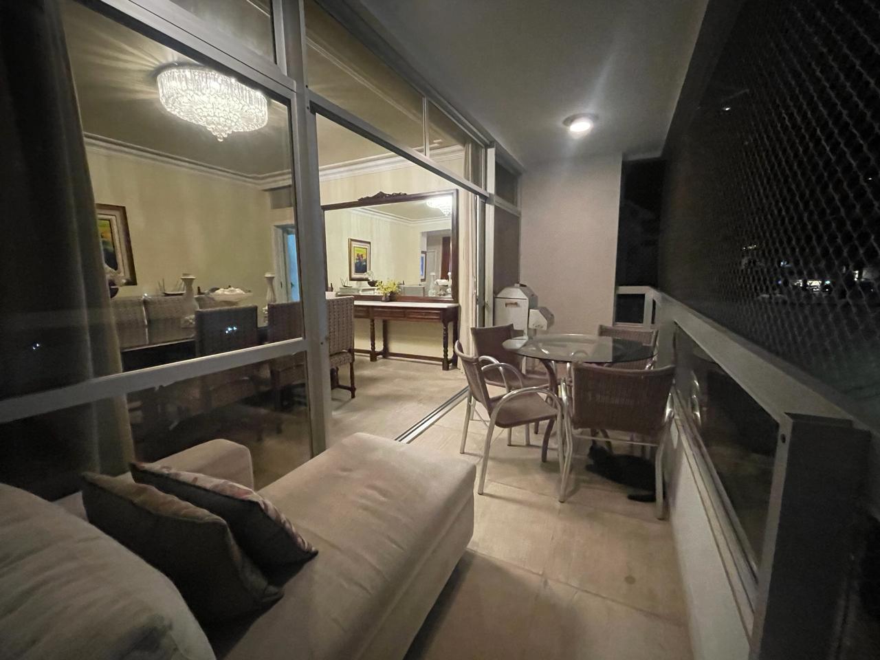 Imagem Apartamento com 4 Quartos à Venda, 224 m²em Centro - Florianópolis