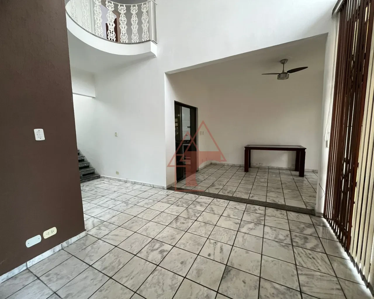 Imagem Sobrado com 4 Quartos à Venda, 367 metro em Vila Ponte Nova - Cubatão