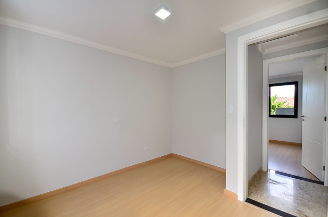Imagem Sobrado com 3 Quartos à Venda,  em Cajuru - Curitiba