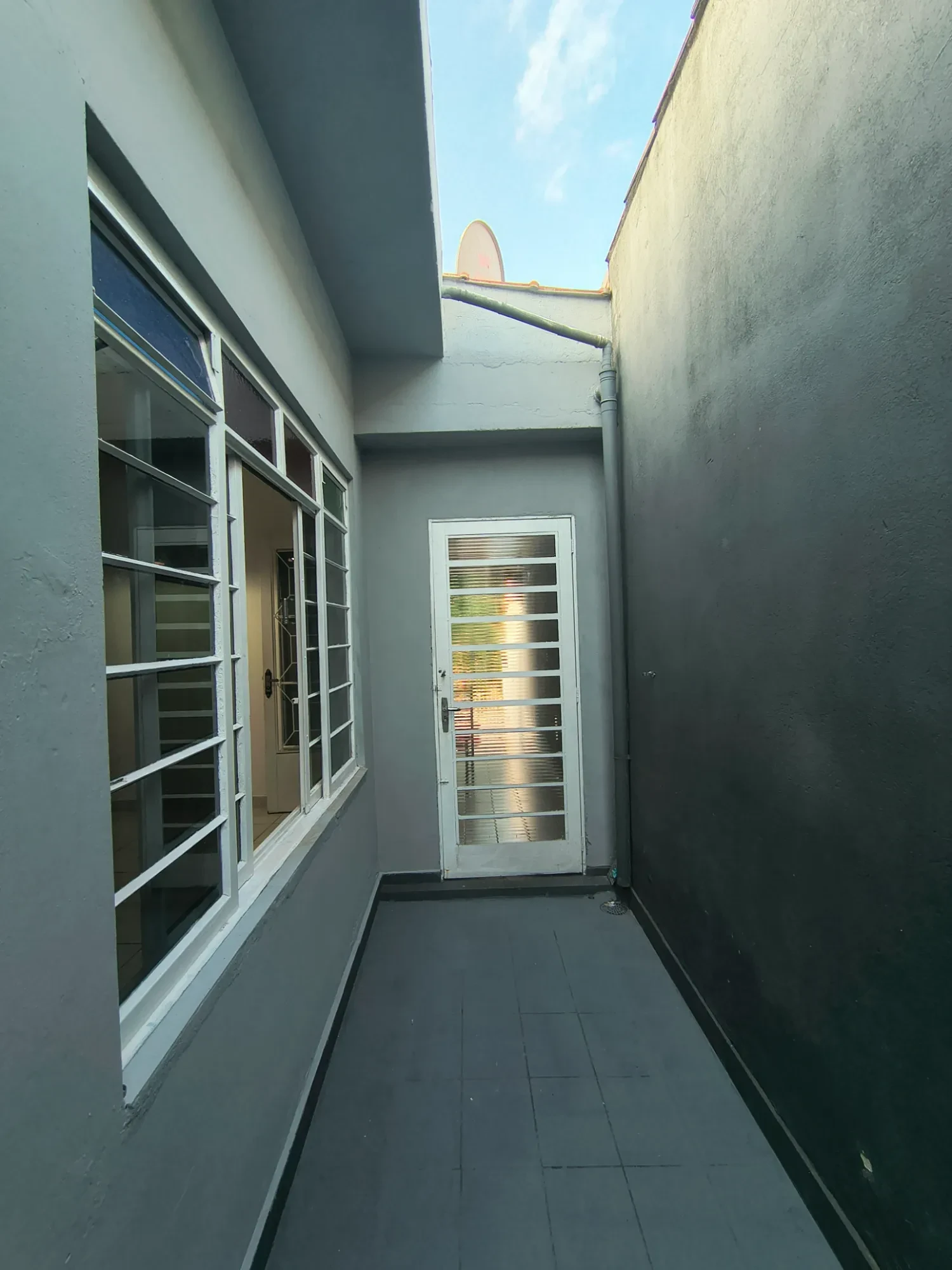 Imagem Casa com 2 Quartos para Alugar, 69 m² em Parque Santo Antônio - Jacareí