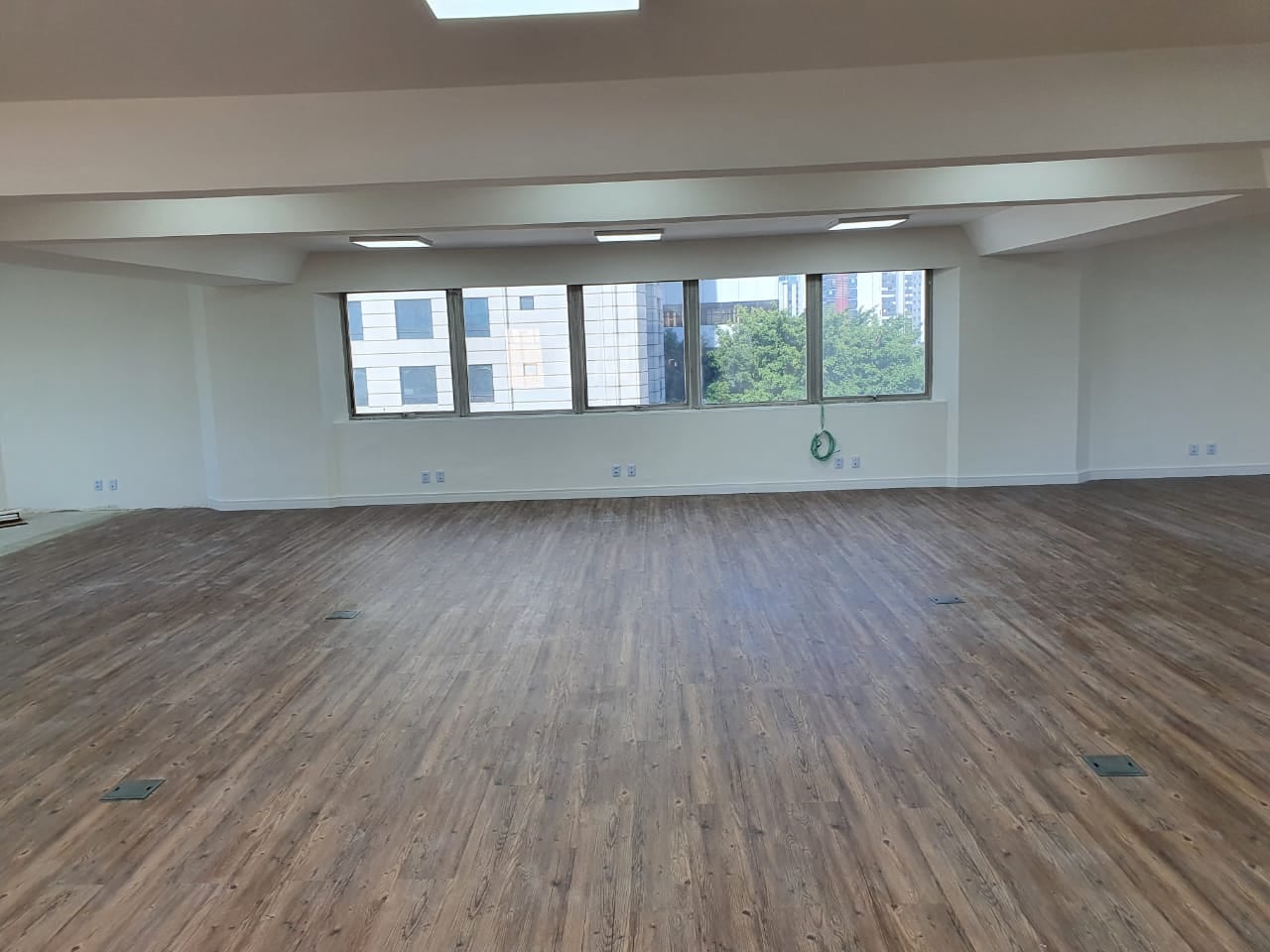 Imagem Sala Comercial à Venda ou Locação, 204 m² em Cidade Monções - São Paulo