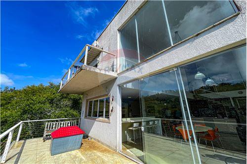 Imagem Casa de Condomínio com 3 Quartos à Venda, 293 m²em Centro - Jambeiro