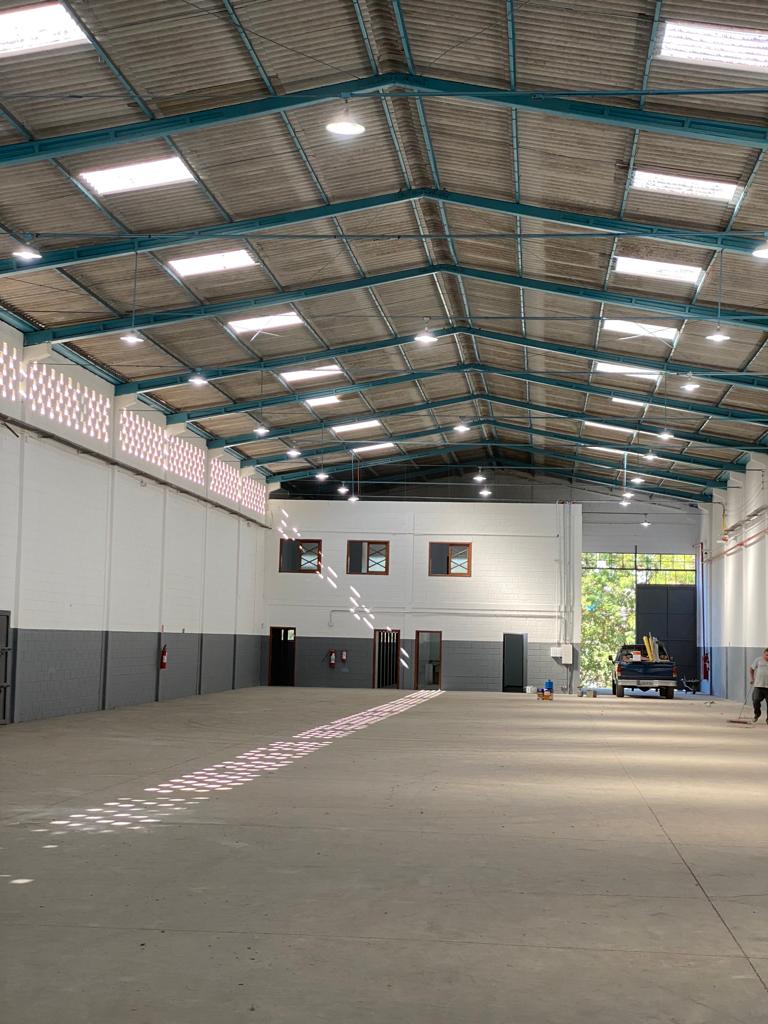 Foto do imóvel: Galpão para Alugar, 1.300 m² em Jardim Henriqueta - Taboão da Serra