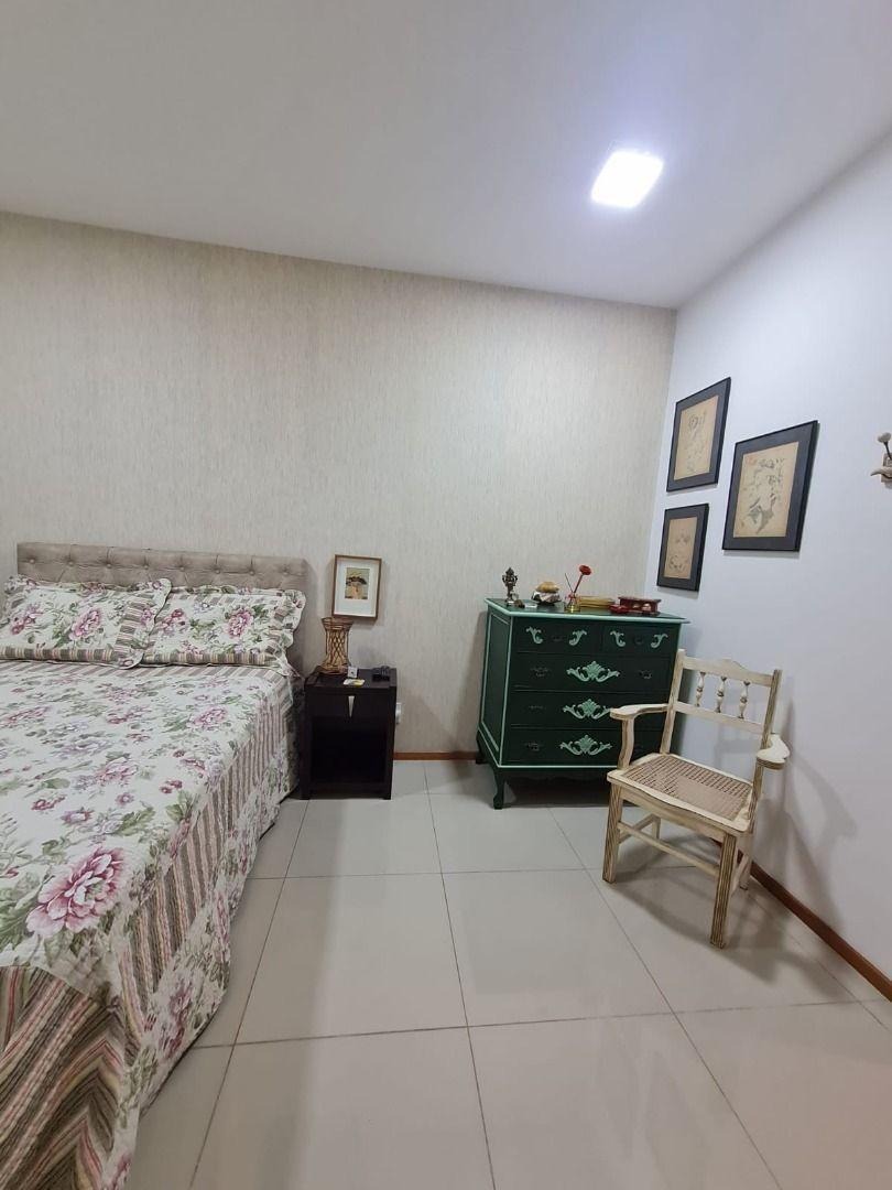 Imagem Apartamento com 4 Quartos à Venda, 131 m²em Camboinhas - Niterói
