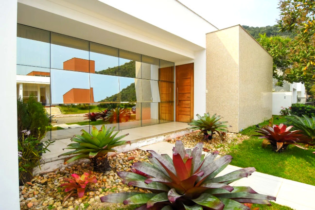 Casa com 4 Quartos à Venda, 345 m²em Ponta das Canas - Florianópolis