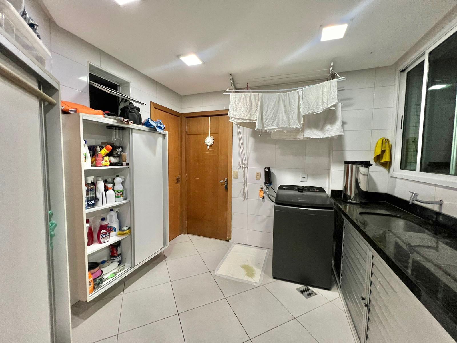 Imagem Apartamento com 4 Quartos à Venda, 197 m²em Umarizal - Belém