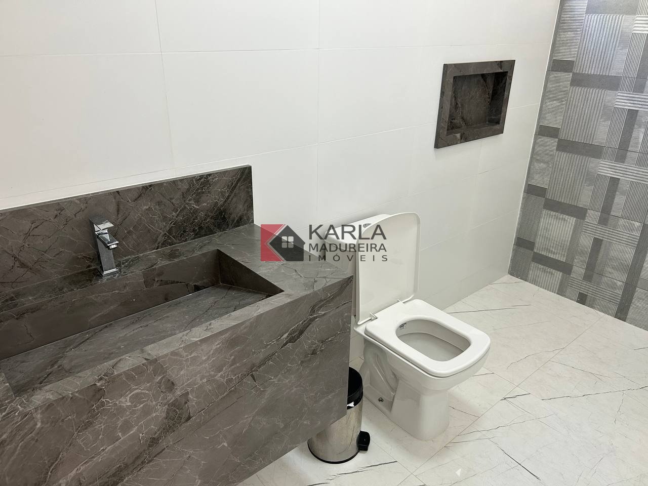 Imagem Casa de Condomínio com 4 Quartos à Venda, 183 m²em Estância das Petúnias - Lagoa Santa