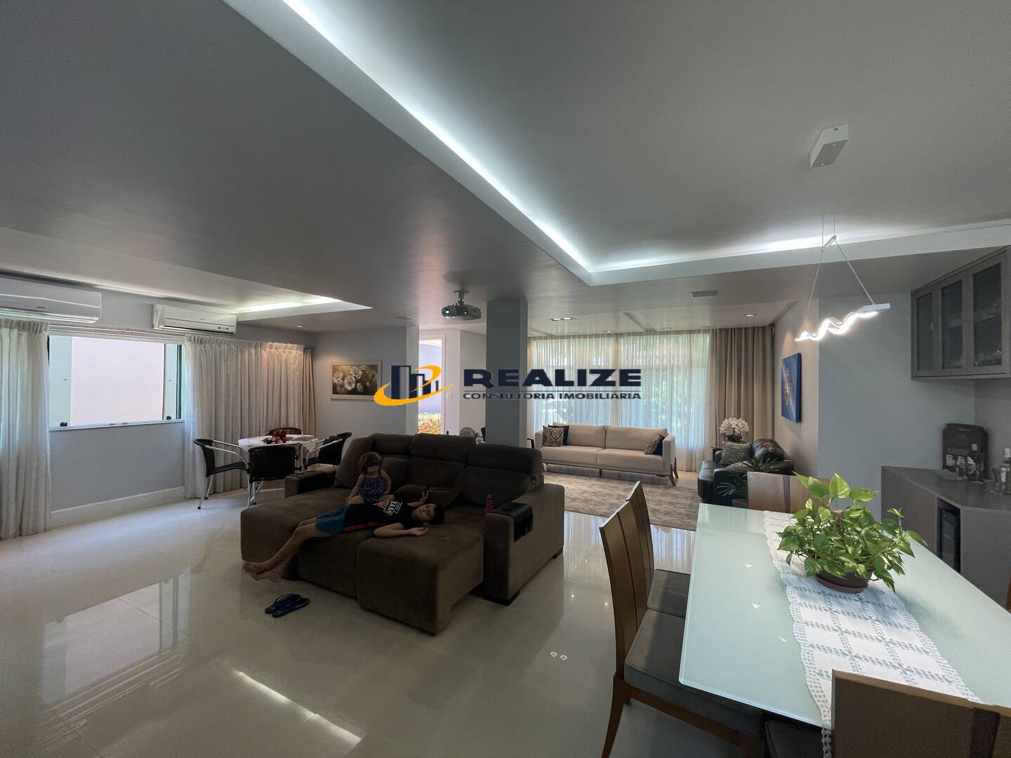 Imagem Casa com 4 Quartos à Venda, 360 m²em Parque Turf Club - Campos dos Goytacazes