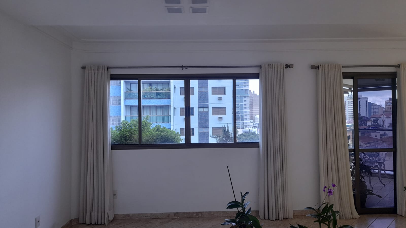 Imagem Apartamento com 3 Quartos à Venda, 208 m²em Cambuí - Campinas