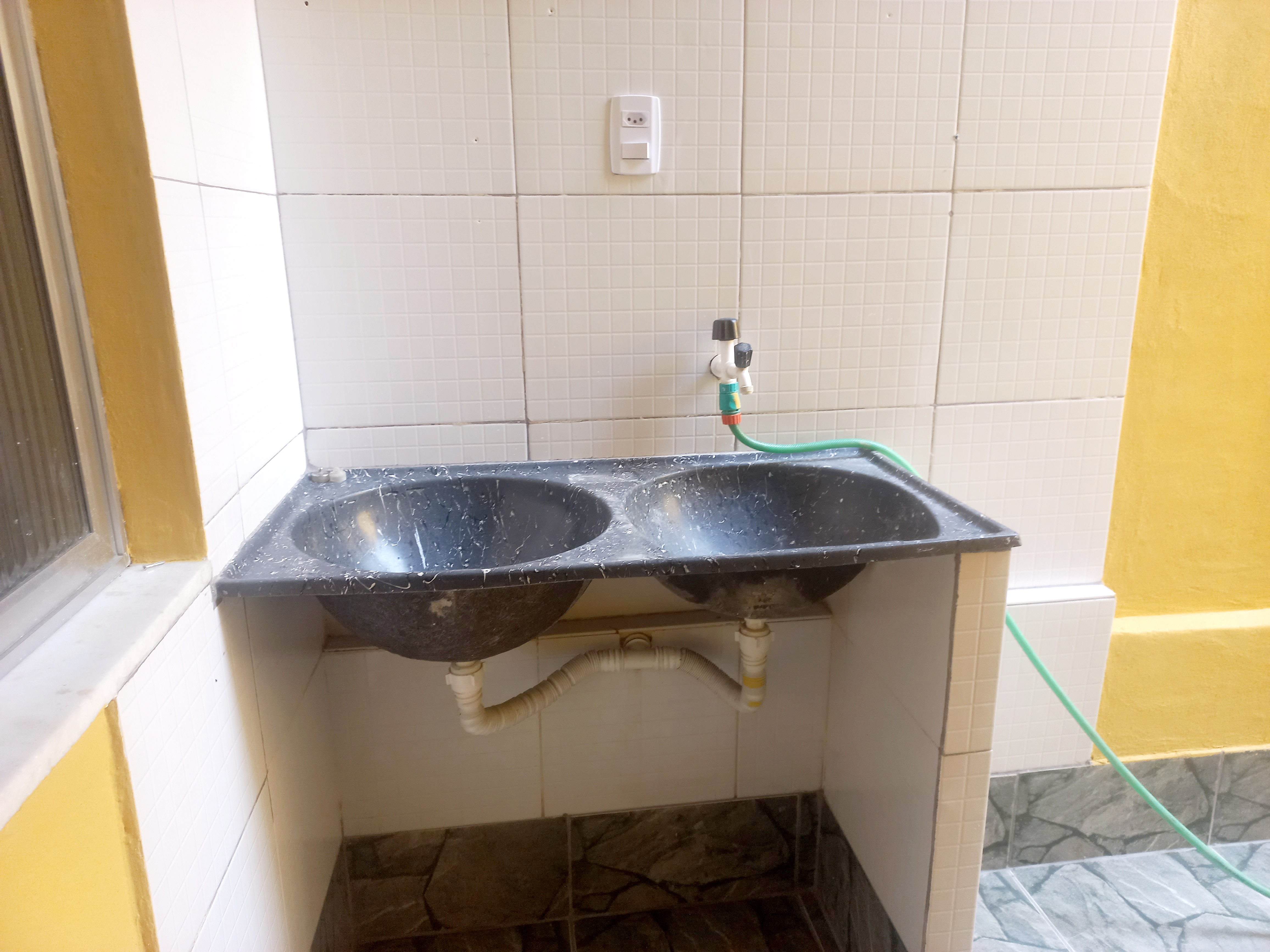 Imagem Casa de Vila com 1 Quarto para Alugar, 60 m² em Curicica - Rio de Janeiro