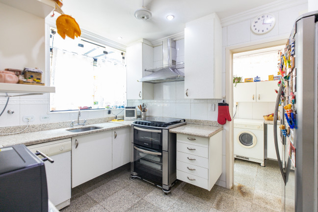 Imagem Sobrado com 5 Quartos à Venda,  em Jardim das Bandeiras - São Paulo