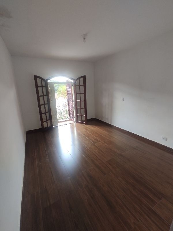 Imagem Casa com 3 Quartos para Alugar, 300 m²em Vila Clarice - São Paulo