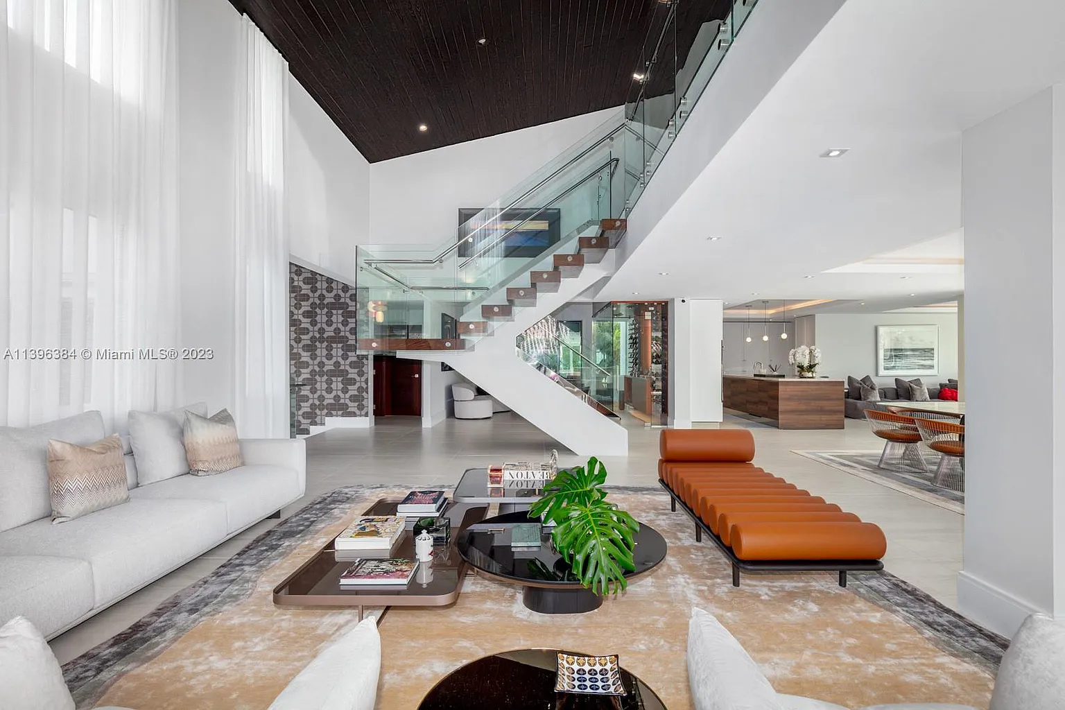 Foto do imóvel: Casa de Condomínio com 6 Quartos à Venda, 492 m²em Alphaville Residencial Um - Barueri