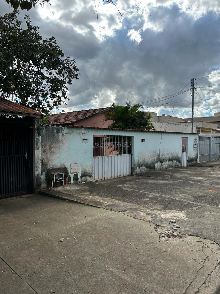 Imagem Casa com 3 Quartos à Venda, 211 m²em Jardim América - Goiânia