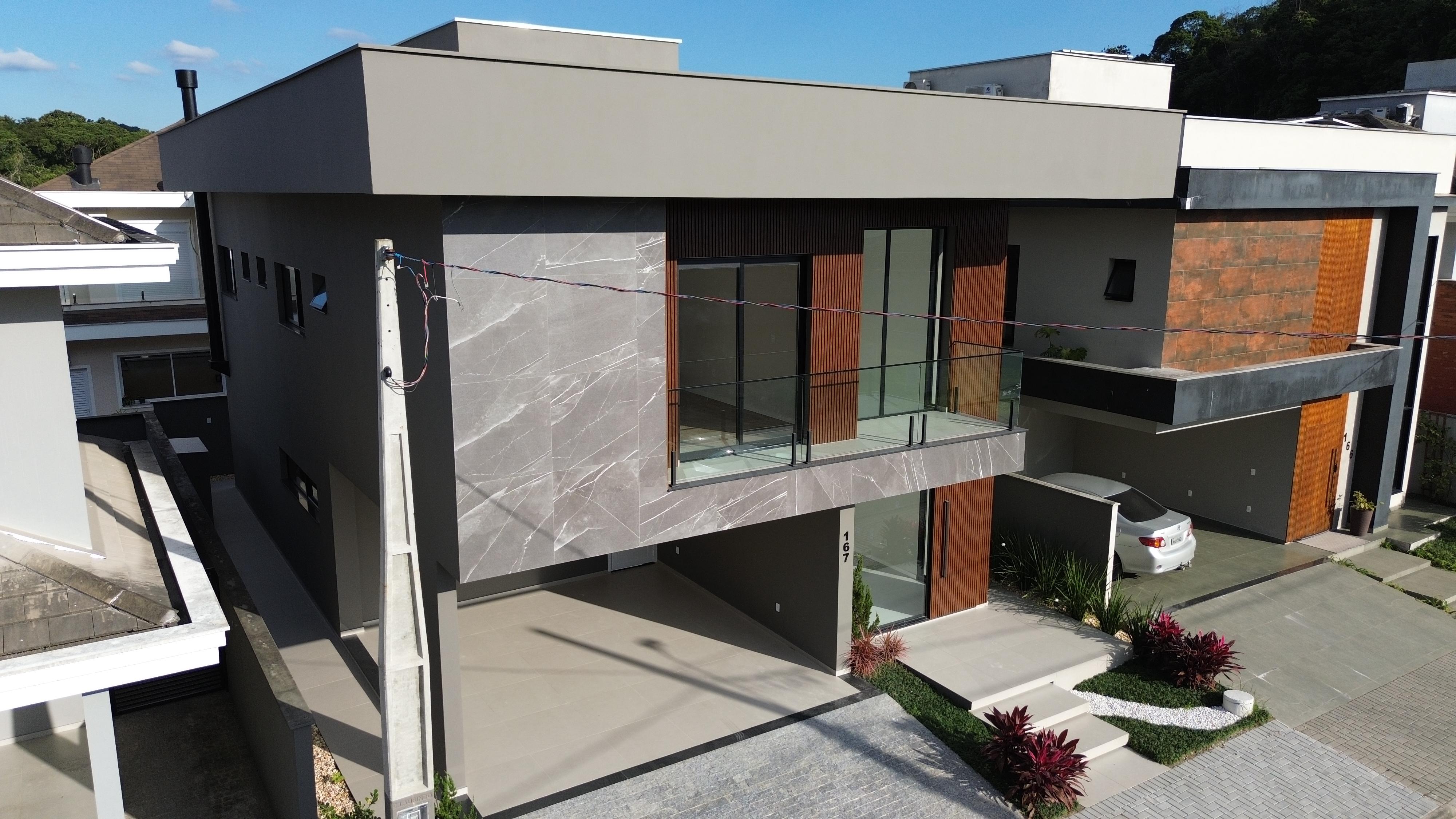 Foto do imóvel: Sobrado à Venda, 237 m² em Vila Nova - Joinville