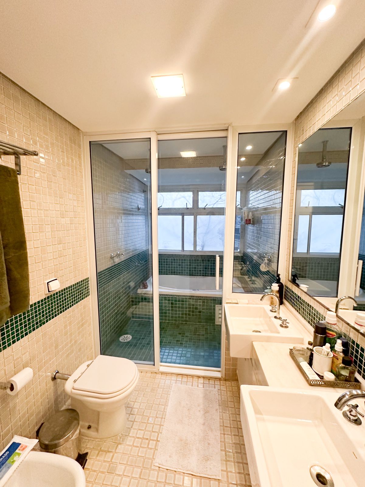 Imagem Apartamento com 2 Quartos à Venda, 130 m²em Itaim Bibi - São Paulo