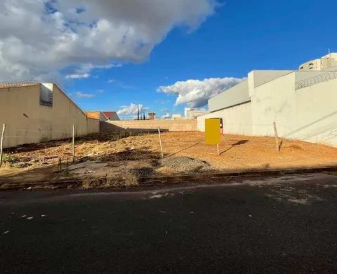 Imagem Terreno à Venda, 300 m²em Novo Mundo - Uberlândia