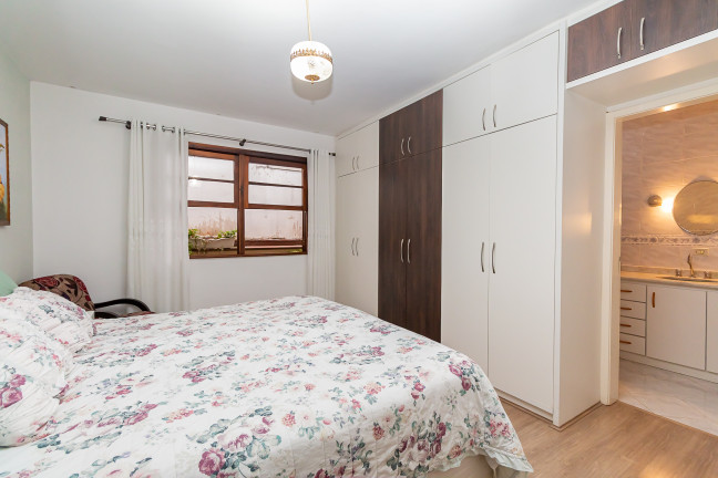 Imagem Casa com 3 Quartos à Venda, 182 m² em Bacacheri - Curitiba
