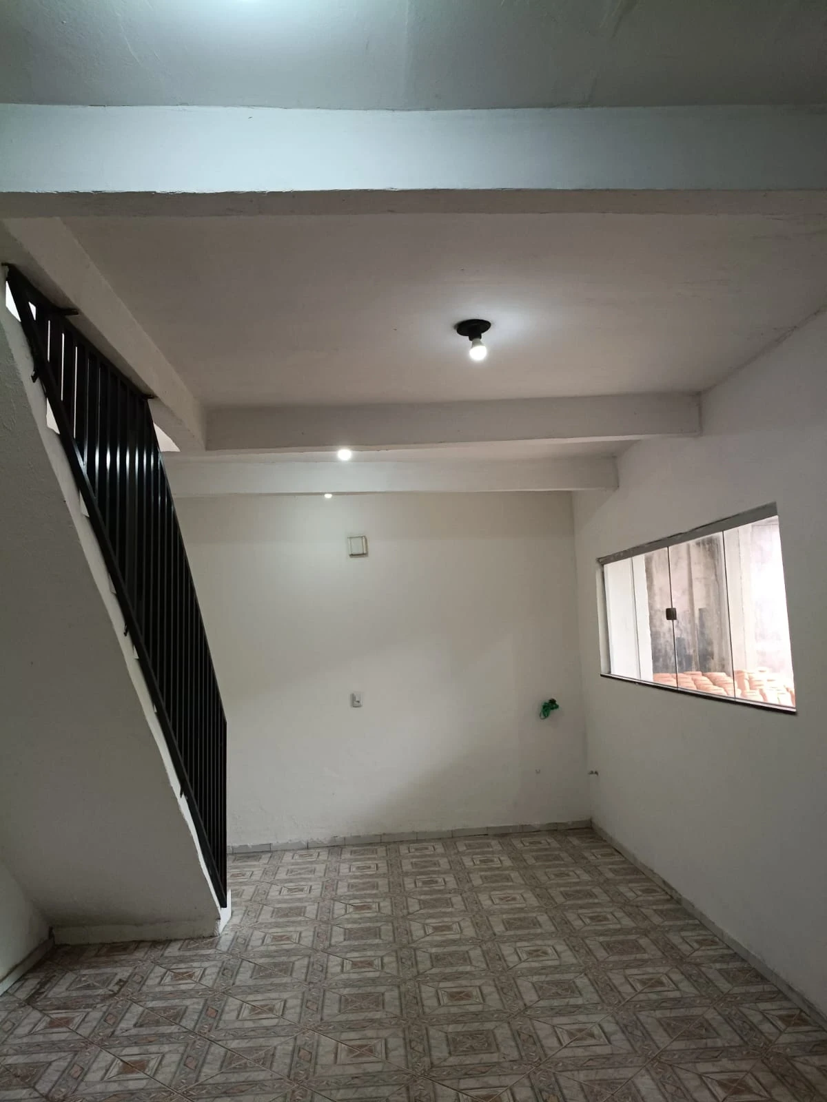 Casa com 5 Quartos para Alugar, 240 metros em Marambaia - Belém