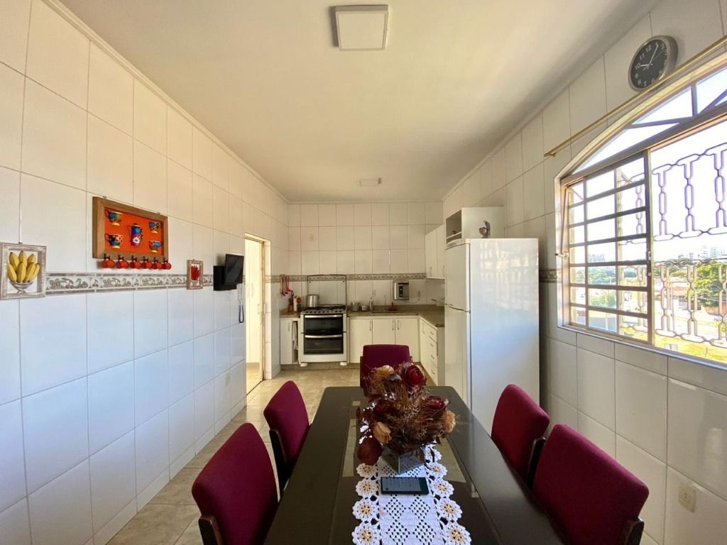 Imagem Casa com 3 Quartos à Venda, 250 m² em Santa Mônica - Belo Horizonte