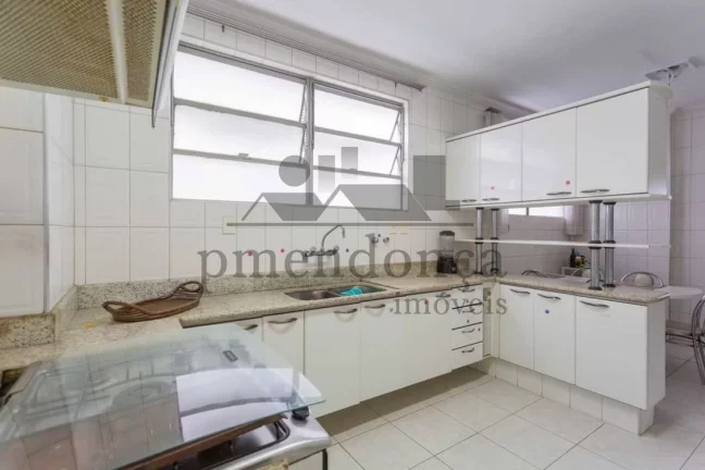 Imagem Apartamento na Rua Maranhão com 4 quartos sendo 1 suite e 3 vagas, 254m²