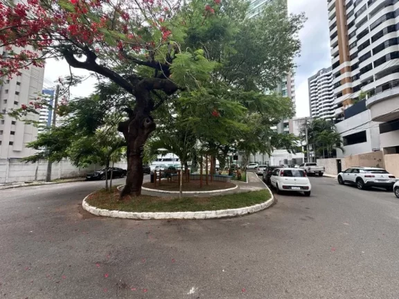 Imagem A 5ª Avenida Imóveis selecionou esse charmoso apartamento de 2/4 + dependências, atualmente revertido gabinete, podendo ser 3 Suites totais, 02 vagas