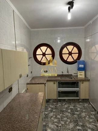 Imagem Sobrado com 363 m2, 03 suites, varias vagas de garagem, piscina.
