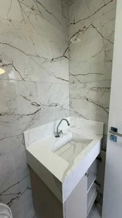 Imagem Casa nova mobiliada com 2 suítes e 2 vagas + Sala Comercial no Bairro Morretes, Itapema/SC