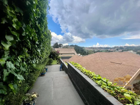 Imagem Linda casa a venda, com vista para centro de Campos do Jordão.