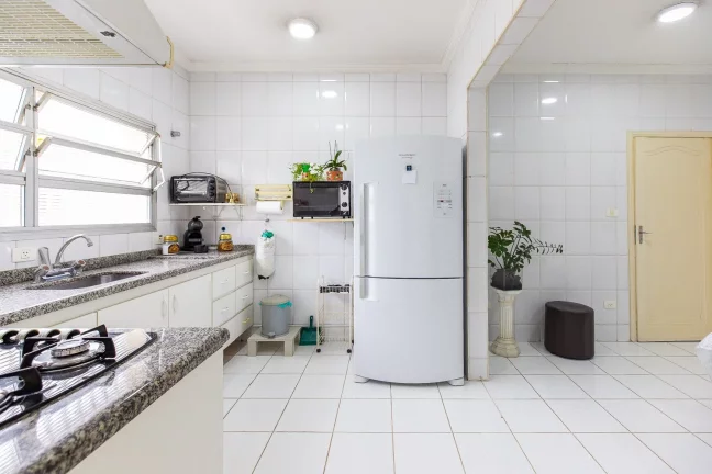 Imagem CASA TÉRREA JD SAÚDE 209,00 M 3 DORMITÓRIOS SENDO 2 SUÍTES SALA 3 AMBIENTES AMPLOS LAREIRA COZINHA ÁREA SERVIÇO CHURRASQUEIRA SALÃO FESTAS 4 VAGAS