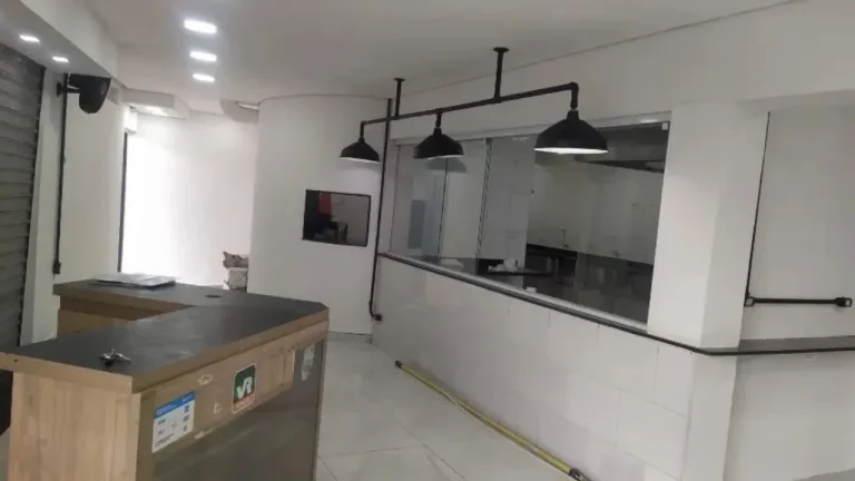 Imagem Salão Comercial para Locação no Centro de Sorocaba-SP: 130m², 1 Sala, 2 Banheiros