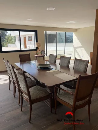 Imagem Casa Espetacular Para Venda em Condomínio Alto Padrão em Campos do Jordão.
