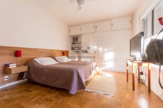 Imagem Apartamento em andar alto a venda em Higienópolis, com muita claridade, ventilação natural e uma ...
