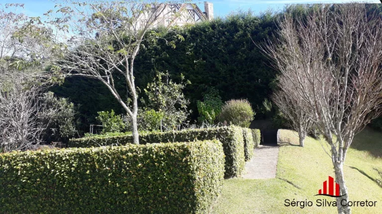 Imagem Casa com 04 Suítes à Venda, em Condomínio Fechado Alto Padrão.
