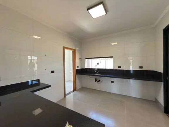 Imagem Casa Térrea de Alto Padrão – Fachada Imponente e Arquitetura Contemporânea