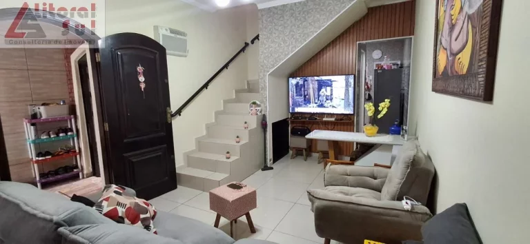 Imagem Imperdível Residência à Venda em Praia Grande-SP, Tupi: 2 Quartos, 1 Sala, 2 Banheiros, 2 Vagas,