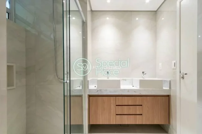 Imagem Apartamento com 183m², planta bem distribuída e pronto para morar em localização privilegiada. R...